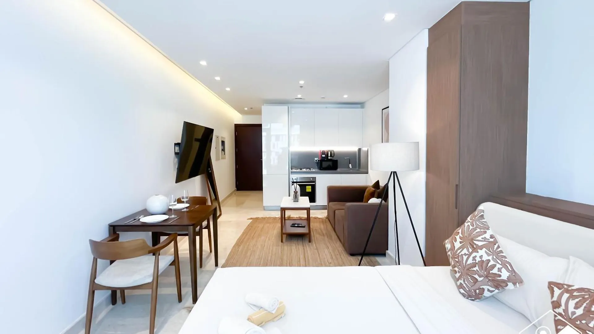 Sterling East Prime Location St In Business Bay Apartment Dubai