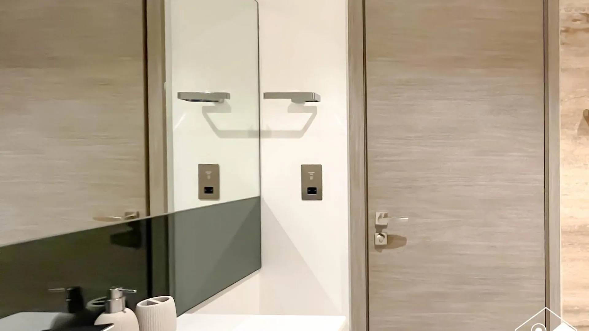 Sterling East Prime Location St In Business Bay Apartment Dubai United Arab Emirates